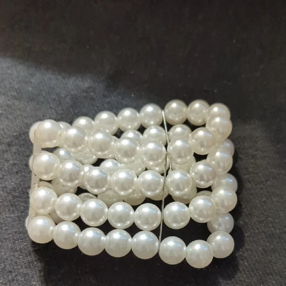 White Faux Pearl Beaded Stretchy Elastic Statement Bracelet - Picture 3 of 4